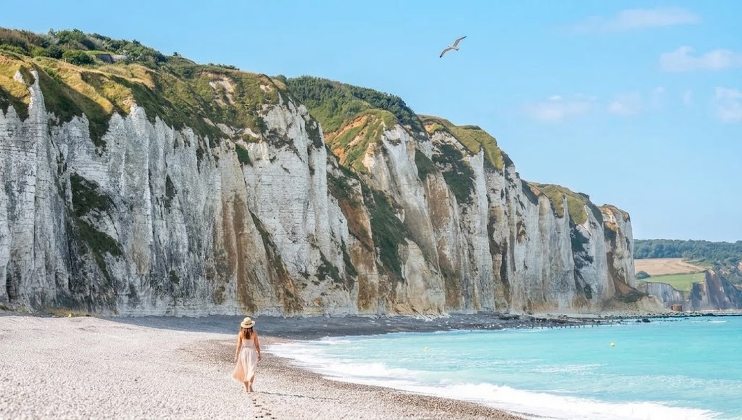 Plage de galets et falaises de la Côte d'Albâtre, près de Dieppe Plage de galets et falaises de la Côte d'Albâtre, près de Dieppe